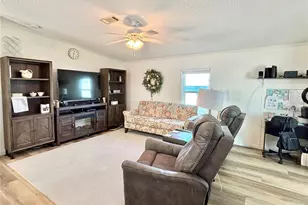 7106 Americana Dr NE, Saint Petersburg, FL 33702 - Photo 9