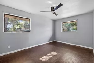 260 13th St N, Saint Petersburg, FL 33705 - Photo 17