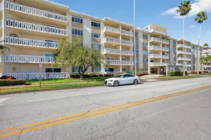 1200 N Shore Dr NE, Saint Petersburg, FL 33701 - Photo 1