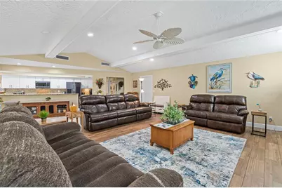 1905 Country Club Court, Plant City, FL 33566 - Photo 9