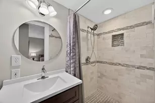 131 Bluff View Dr, Belleair Bluffs, FL 33770 - Photo 21