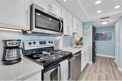 200 120th Avenue W #3A, Treasure Island, FL 33706 - Photo 9