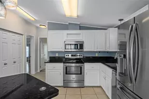 37635 Gill Ave, Zephyrhills, FL 33541 - Photo 17