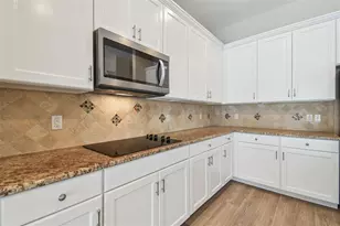 2566 Lk Mnr Dr, Land O Lakes, FL 34639 - Photo 25