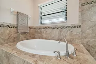 2566 Lk Mnr Dr, Land O Lakes, FL 34639 - Photo 43