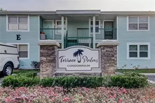 5023 Terrace Palms Cir, Tampa, FL 33617 - Photo 3