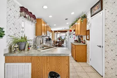 10047 Equity Avenue, Dade City, FL 33525 - Photo 9