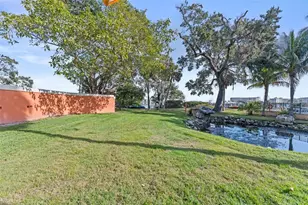 144 Banyan Bay Dr, Saint Petersburg, FL 33705 - Photo 39