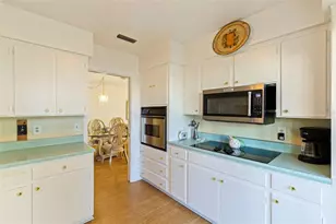 1036 N Shore Dr NE, Saint Petersburg, FL 33701 - Photo 13