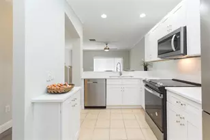 10709 Chesham Hill Ct, Riverview, FL 33579 - Photo 7