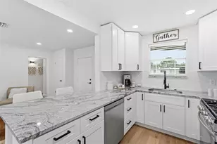 15367 Bedford Cir E, Clearwater, FL 33764 - Photo 9