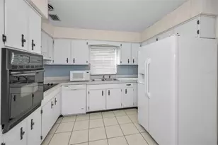 2122 W Erna Dr, Tampa, FL 33603 - Photo 15