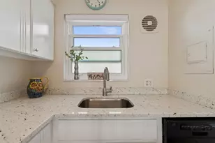 750 Burlington Ave N, Saint Petersburg, FL 33701 - Photo 17