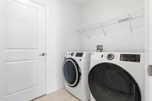 6451 Beverly Hls Dr, Zephyrhills, FL 33541 - Photo 13