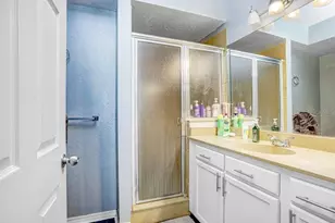 5031 Sunridge Palms Dr, Tampa, FL 33617 - Photo 15