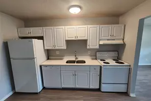 9402 Lynn Ln, Seminole, FL 33777 - Photo 3