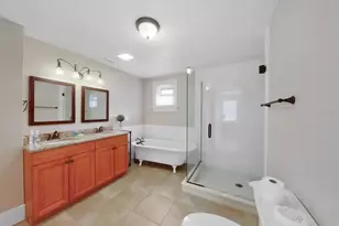 614 8th St N, Saint Petersburg, FL 33701 - Photo 23