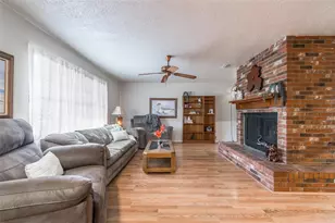 37116 Price Dr, Zephyrhills, FL 33541 - Photo 11