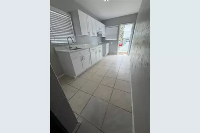 962 19th Avenue S #B, Saint Petersburg, FL 33705 - Photo 3