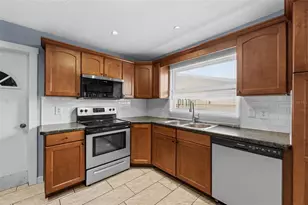 8615 Newton Dr, Port Richey, FL 34668 - Photo 13