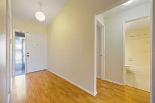 4071 Shoreside Cir, Tampa, FL 33618 - Photo 3