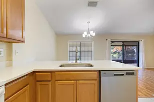 4071 Shoreside Cir, Tampa, FL 33618 - Photo 11