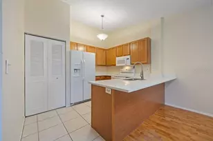4071 Shoreside Cir, Tampa, FL 33618 - Photo 9