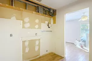 4325 Aegean Dr, Tampa, FL 33611 - Photo 9