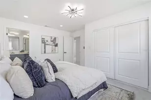 1005 Cedar Lake Dr, Tampa, FL 33612 - Photo 17