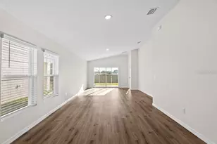 36920 Sagemoor Dr, Zephyrhills, FL 33541 - Photo 11