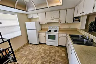 7700 92nd St, Seminole, FL 33777 - Photo 9