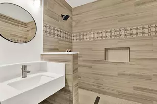 1810 Maryland Ave NE, Saint Petersburg, FL 33703 - Photo 17