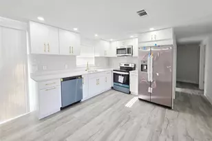 9009 Tree Valley Cir, Tampa, FL 33615 - Photo 7