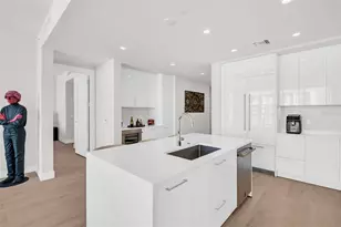 301 1st St S, Saint Petersburg, FL 33701 - Photo 5