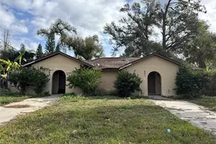 801 N Kingsway Rd, Seffner, FL 33584 - Photo 1