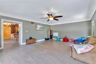 811 Fairlington Dr, Lakeland, FL 33813 - Photo 13