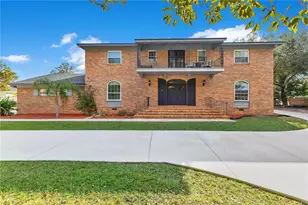 811 Fairlington Dr, Lakeland, FL 33813 - Photo 1