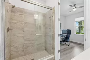 262 8th St N, Saint Petersburg, FL 33701 - Photo 27