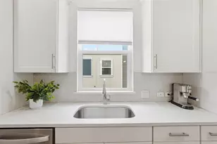 262 8th St N, Saint Petersburg, FL 33701 - Photo 15