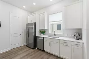 262 8th St N, Saint Petersburg, FL 33701 - Photo 13