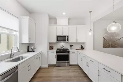 262 8th Street N, Saint Petersburg, FL 33701 - Photo 5