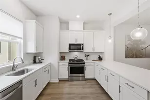 262 8th St N, Saint Petersburg, FL 33701 - Photo 5