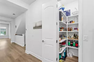 262 8th St N, Saint Petersburg, FL 33701 - Photo 17