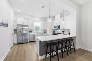 262 8th St N, Saint Petersburg, FL 33701 - Photo 9