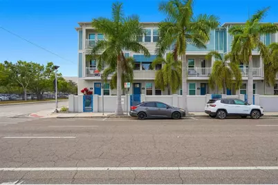 262 8th Street N, Saint Petersburg, FL 33701 - Photo 1
