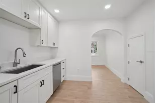 9008 Bay St NE, Saint Petersburg, FL 33702 - Photo 7