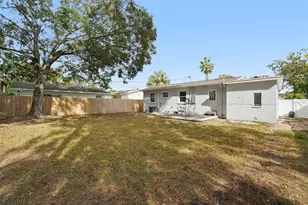 9008 Bay St NE, Saint Petersburg, FL 33702 - Photo 21