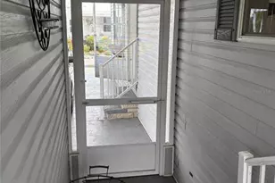 717 Choo Choo Ln, Valrico, FL 33594 - Photo 17