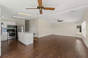 7113 Mt Piney Rd NE, Saint Petersburg, FL 33702 - Photo 9