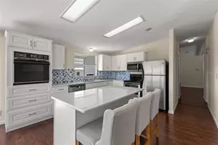 7113 Mt Piney Rd NE, Saint Petersburg, FL 33702 - Photo 9
